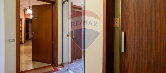 2 bedrooms Apartment in Milan, Italy No. 352698 2