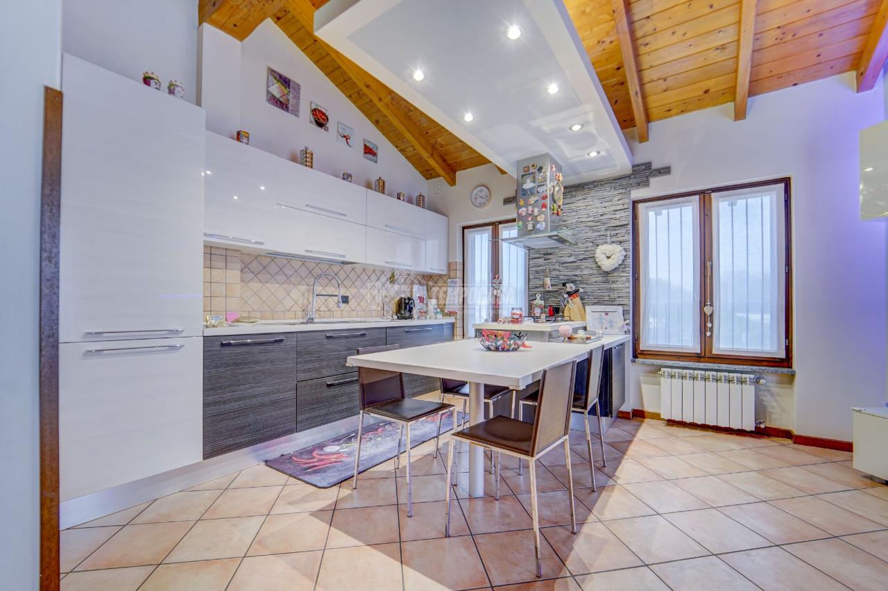 3 rooms Apartment in Somma Lombardo, Italy No. 25255