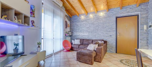 3 rooms Apartment in Somma Lombardo, Italy No. 25255 2