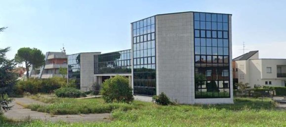 1608m² Building in Dalmine, Italy No. 259000 15