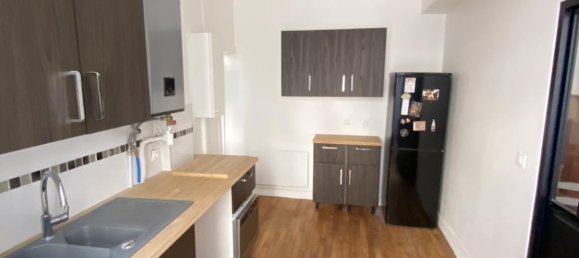 Studio in Paris, France No. 136913 4