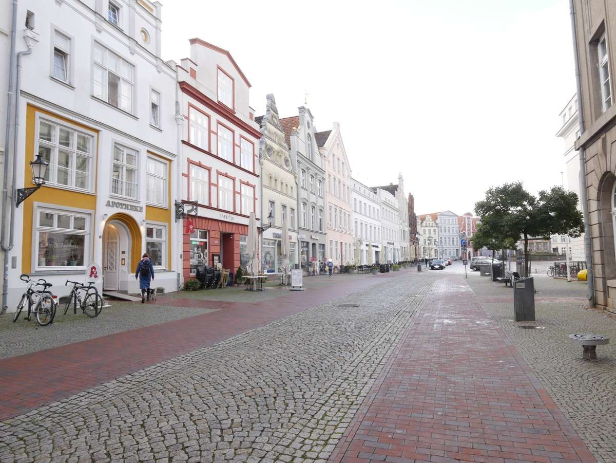 434m² Building in Wismar, Germany No. 75020