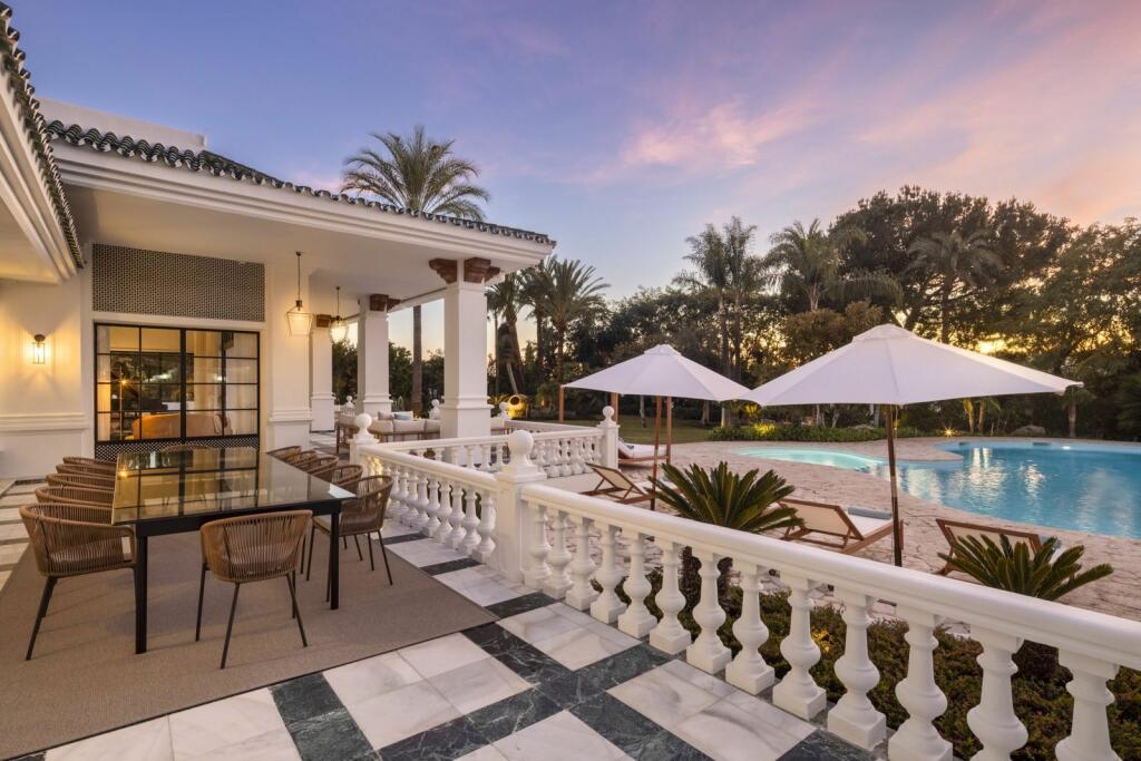 12 bedrooms Villa in Marbella, Spain No. 102133