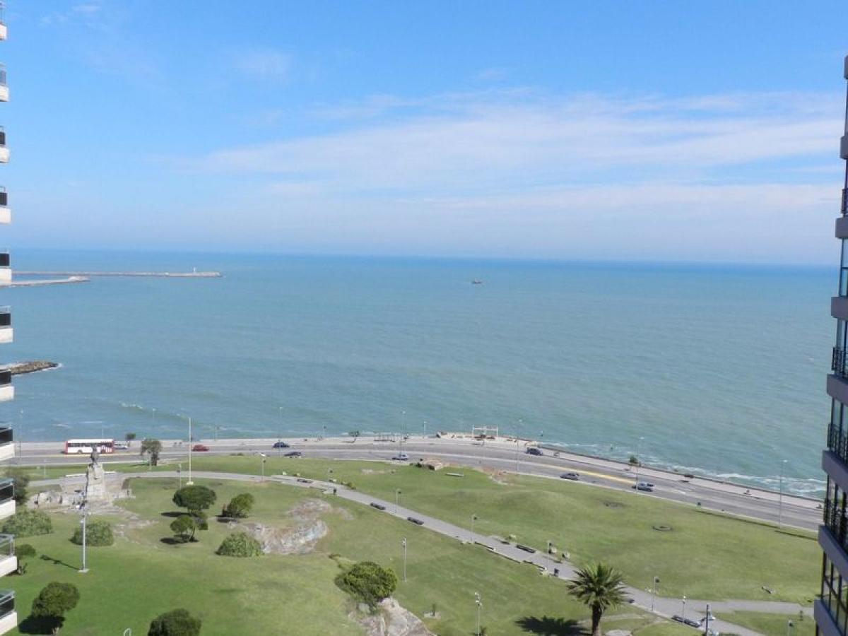 Apartamento de 3 dormitorios en Mar del Plata, Argentina No. 88072