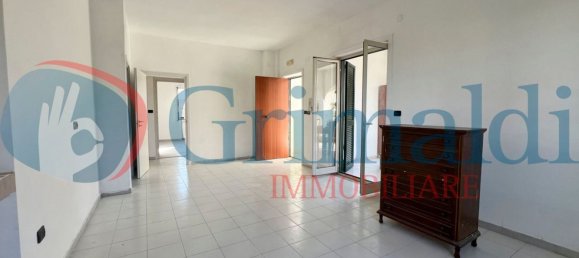 Apartamento de 4 dormitorios en Giugliano in Campania, Italy No. 373321 15