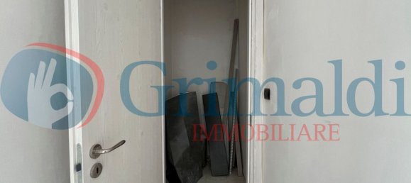 Apartamento de 4 dormitorios en Giugliano in Campania, Italy No. 373321 10