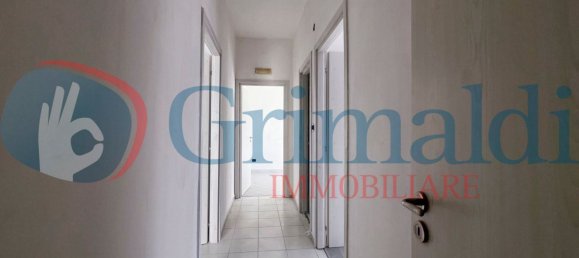 Apartamento de 4 dormitorios en Giugliano in Campania, Italy No. 373321 11