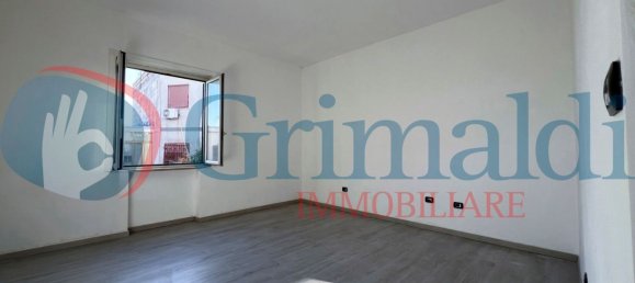 Apartamento de 4 dormitorios en Giugliano in Campania, Italy No. 373321 8