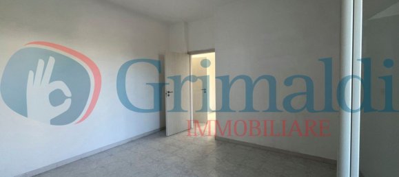 Apartamento de 4 dormitorios en Giugliano in Campania, Italy No. 373321 13