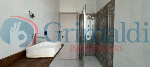 Apartamento de 4 dormitorios en Giugliano in Campania, Italy No. 373321 7