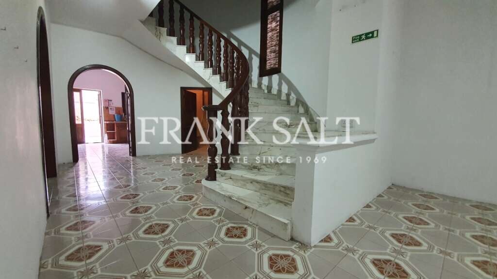 4 bedrooms Villa in Kappara, Malta No. 3300