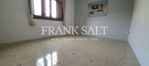 4 bedrooms Villa in Kappara, Malta No. 3300 2