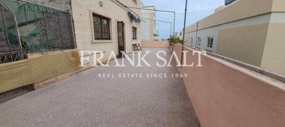 4 bedrooms Villa in Kappara, Malta No. 3300 17