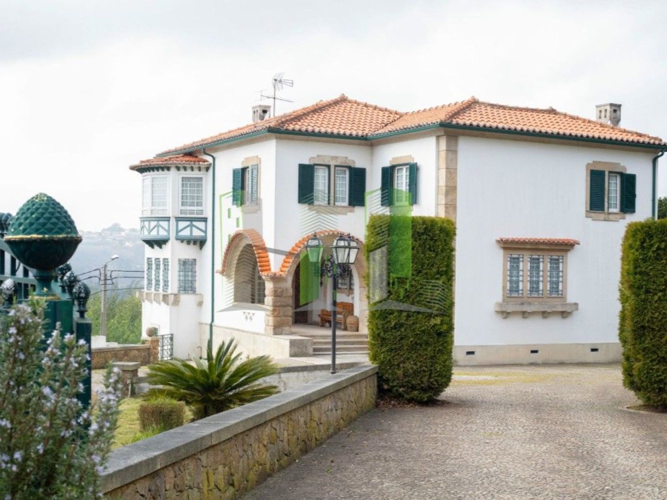 Дом с 11 спальнями в Оливейра ди Аземейш, Португалия № 72052