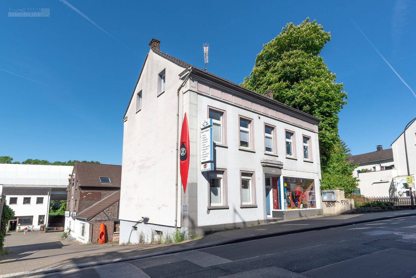 15 rooms Building in Essen, Germany No. 358859