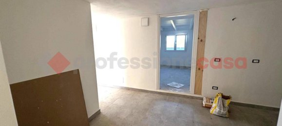 3 rooms Apartment in Tivoli, Italy No. 57949 2