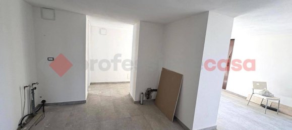 3 rooms Apartment in Tivoli, Italy No. 57949 10
