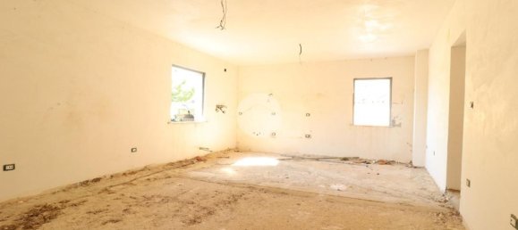 8 bedrooms House in Pianella, Italy No. 372150 4