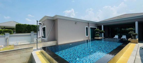 3 bedrooms Villa in Pattaya, Thailand No. 5837 2