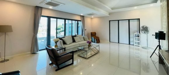 3 bedrooms Villa in Pattaya, Thailand No. 5837 14