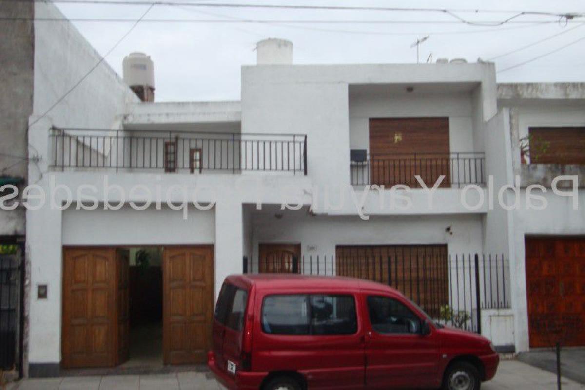 4 bedrooms House in Tres de Febrero, Argentina No. 17736