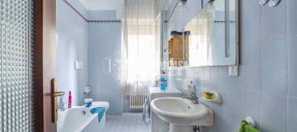 Apartamento de 4 habitaciónes en Verona, Italy No. 266259 12