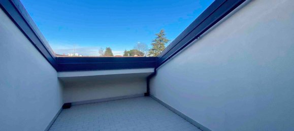 Apartamento de 2 dormitorios en Cerro Maggiore, Italy No. 331150 13