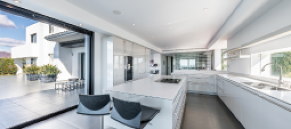 5 bedrooms Villa in Benahavis, Spain No. 10208 4