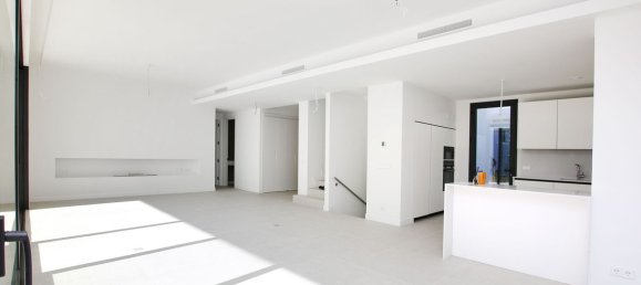 4 bedrooms Villa in Marbella, Spain No. 98873 8