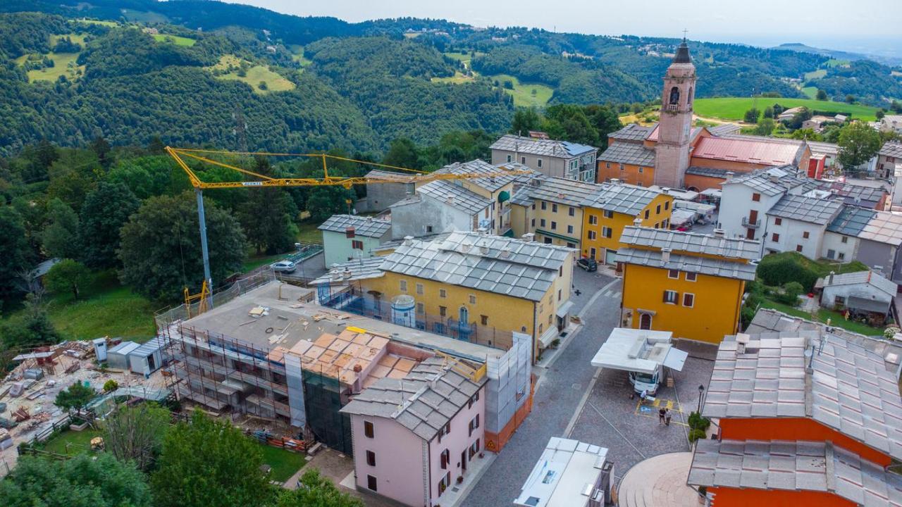 Apartamento de 3 habitaciónes en Erbezzo, Italy No. 126334
