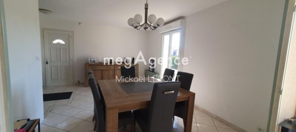 3 Schlafzimmer Haus in Bonchamp-les-Laval, France, Nr. 98536 4