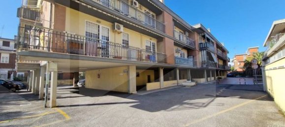 2-salle Appartement à Ciampino, Italy No. 18494 8