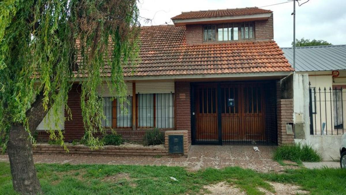 3 bedrooms House in Mar del Plata, Argentina No. 93782