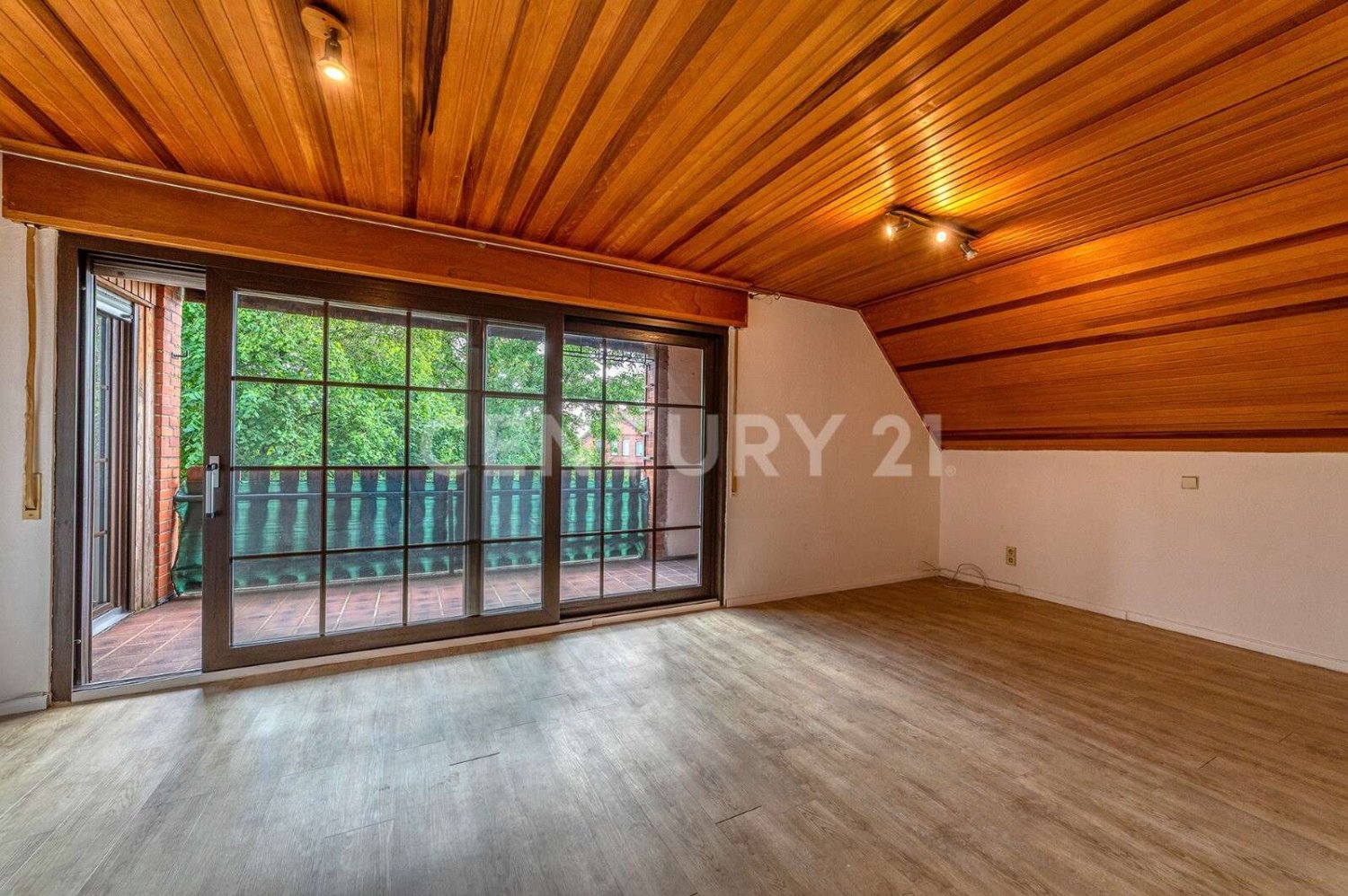 Таунхаус с 10 комнатами в Ильцен, Германия № 223653