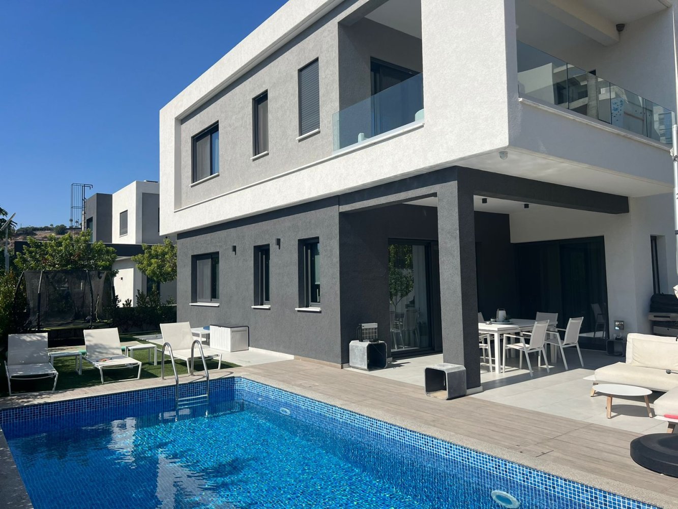 Villa de 5 dormitorios en Limassol, Cyprus No. 10034