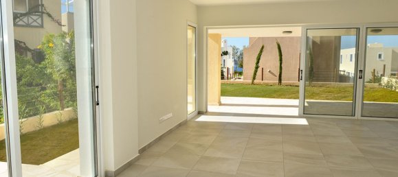 3-salle Villa à Paphos, Cyprus No. 24587 3