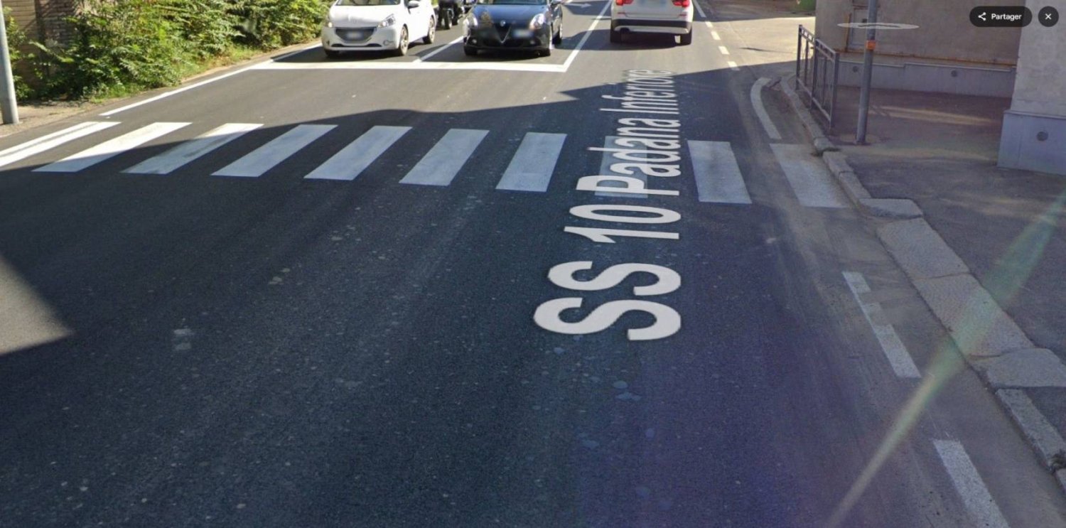 Propiedad comercial de 1 habitación en Broni, Italy No. 200701