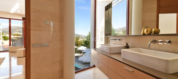 7 bedrooms Villa in Marbella, Spain No. 89459 9