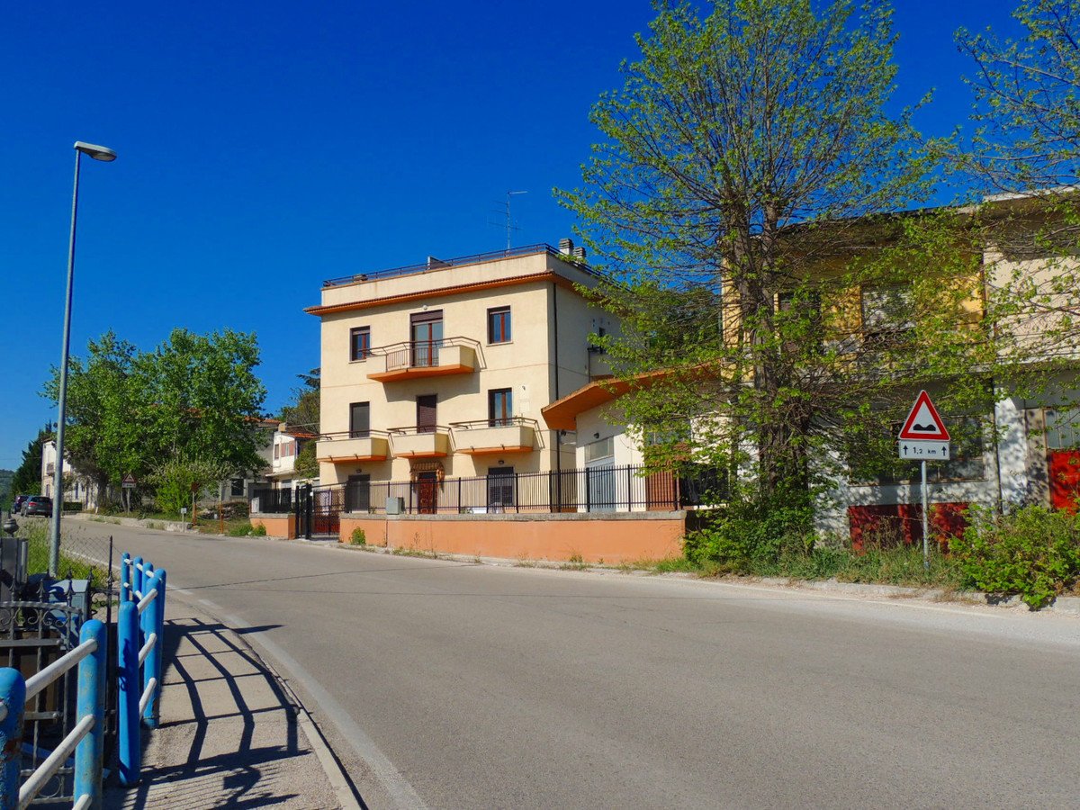 3 Schlafzimmer Wohnung in Bolognano, Italy, Nr. 107818