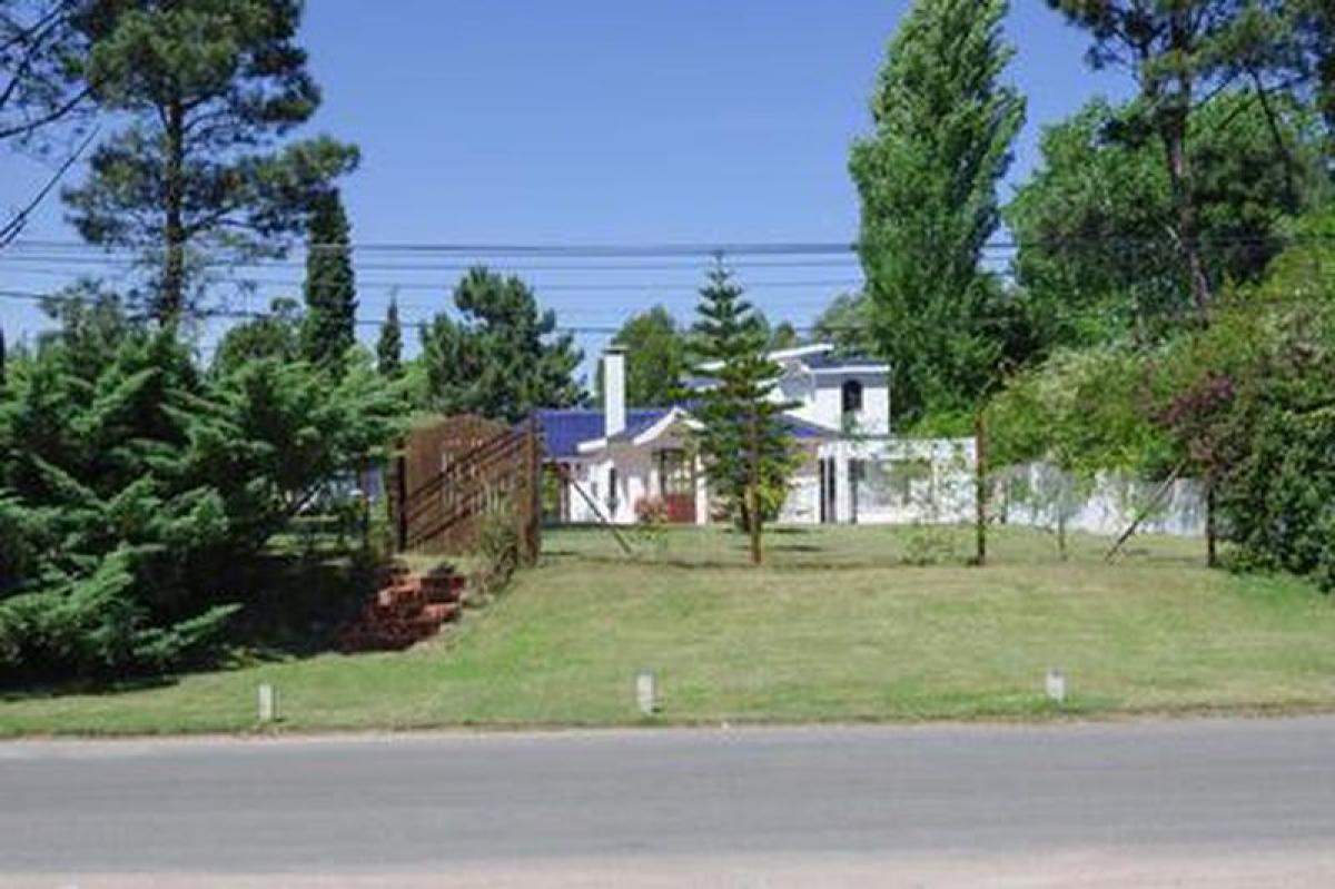 3 bedrooms House in Maldonado, Uruguay No. 11309