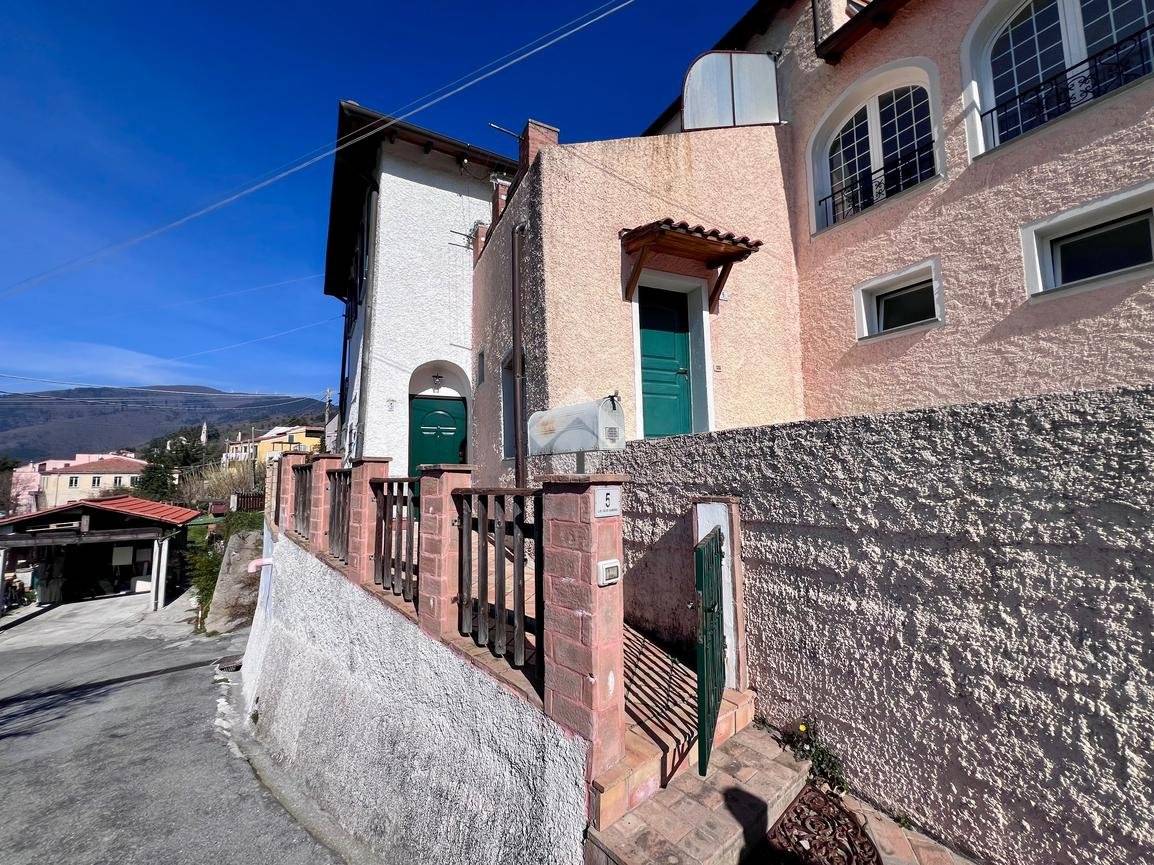 5 غرف نوم شقة في Calice Ligure, Italy رقم 166067