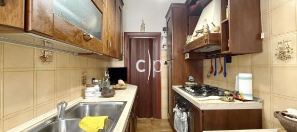 4 bedrooms Apartment in Rome, Italy No. 335482 14