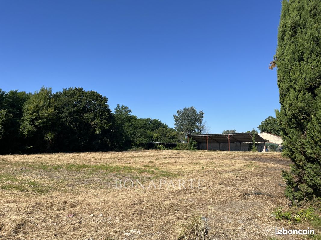 Terreno en Gironde, France 2700 m² No. 110243
