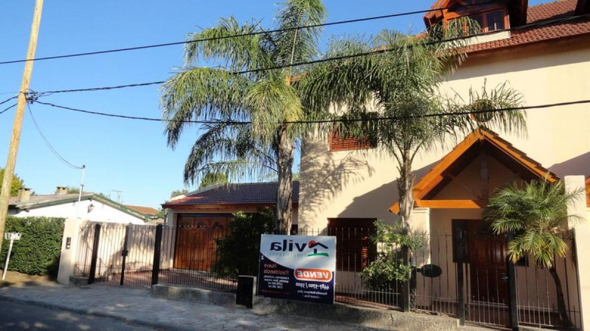 Casa de 4 dormitorios en Bermúdez, Argentina No. 2128