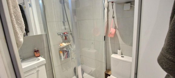 Studio in Paris, France No. 179801 2