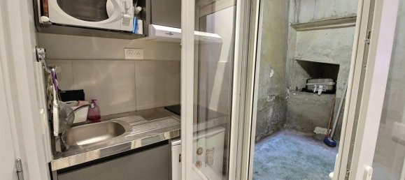 Studio in Paris, France No. 179801 5