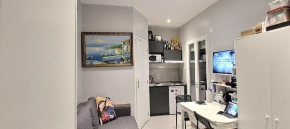 Studio in Paris, France No. 179801 6