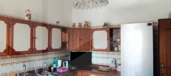 4 rooms Apartment in Bari, Italy No. 23749 2