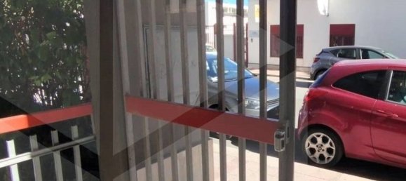 4 rooms Apartment in Bari, Italy No. 23749 3