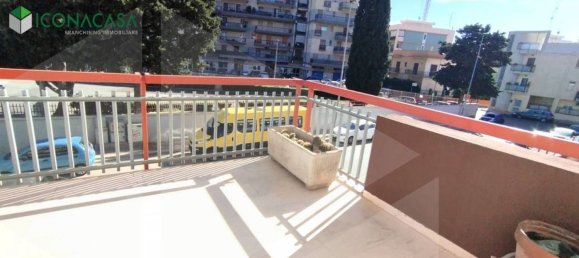 4 rooms Apartment in Bari, Italy No. 23749 12